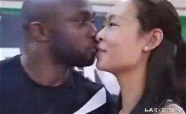 中國女富豪為追黑人拳王買下香港拳館！ 直言和他在一起最舒服！