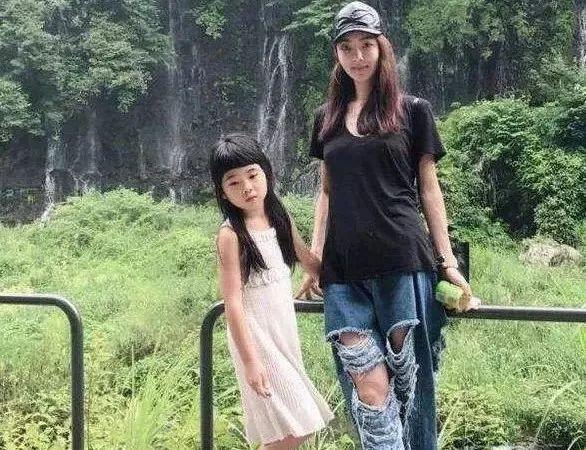 曹格女兒曾因醜被罵，如今美成這樣！網友：天差地別