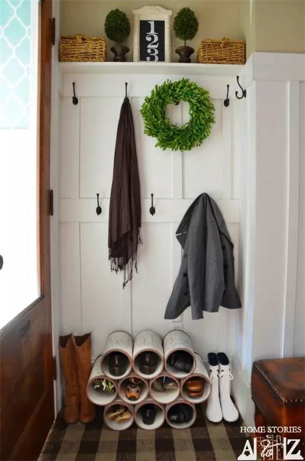 挂上收纳袋或者鞋架,就不愁鞋子没地方放.