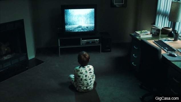 7歲女兒在電視發現「死後世界頻道」超恐怖，網友一看「靈魂被吸進去」：不存在於節目表上...(影片慎入)