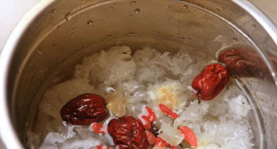 值得收藏!!!女人經期之後吃這個湯,保證你越吃越有女人味!