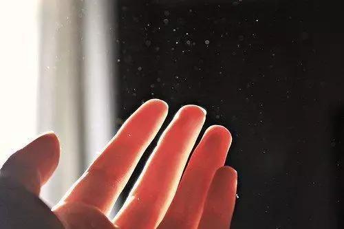 注意 !這樣的手是漏財手,很難發財 希望你不是!