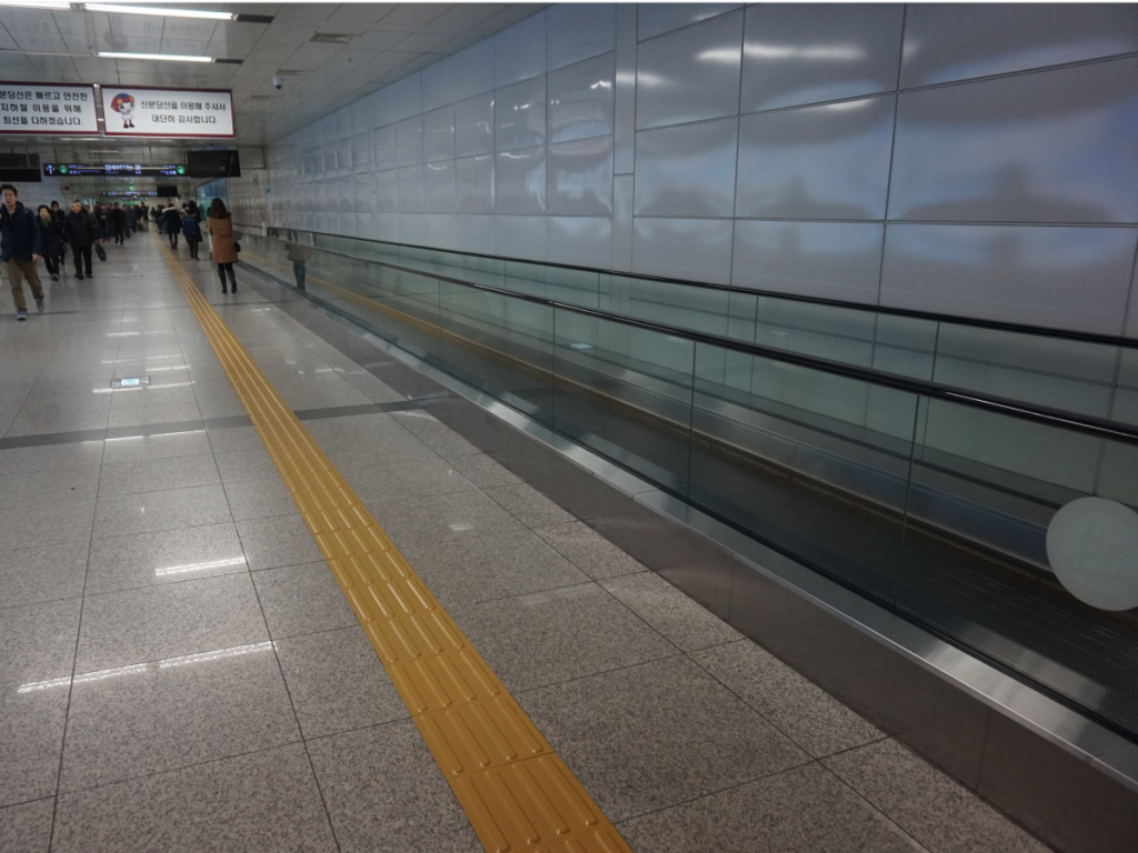 there-was-also-this-moving-walkway-for-slow-walkers-like-me