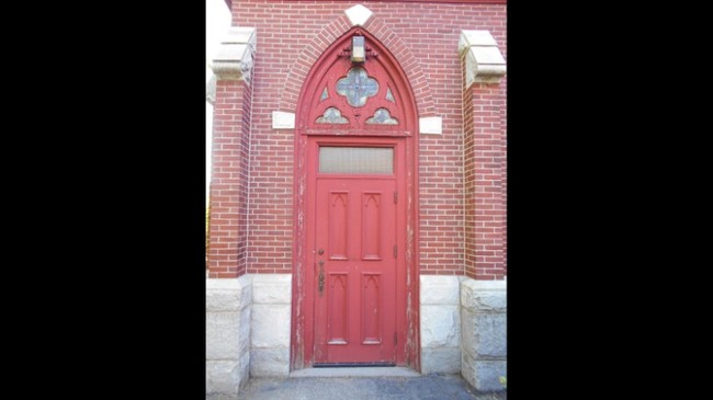 The entrance to the crypt as seen from the outside. 