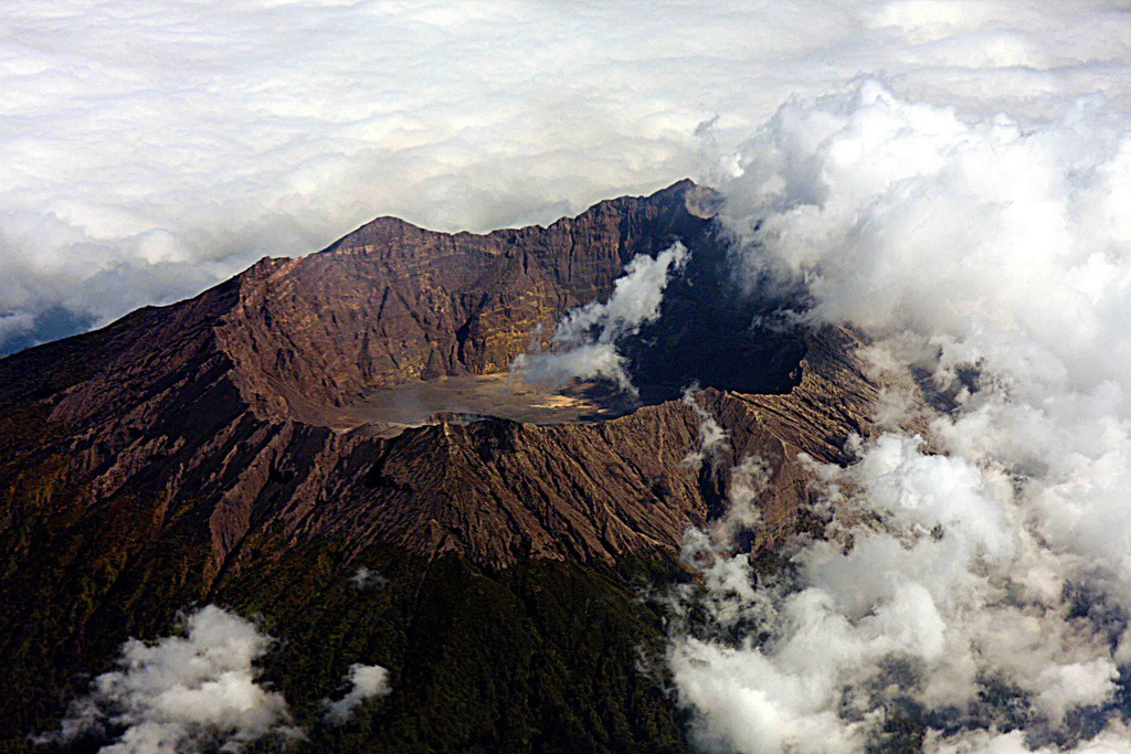 The continent of Australia is the only one in the world without active volcanoes. 