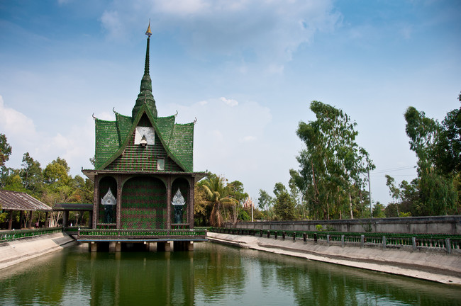 This is the beautiful Wat Pa Maha Chedi Kaew, better known as the Million Bottle Temple.