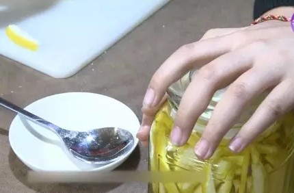 So easy！洗潔精不用買了，自己在家就能做！