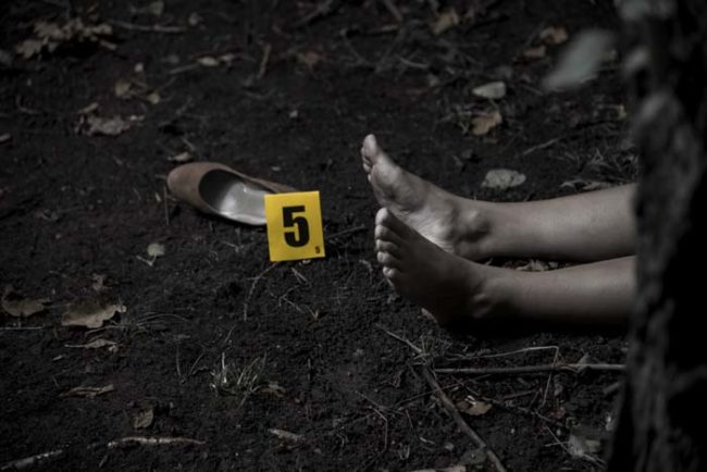 警察在溪邊找到一具屍體卻一直傻傻找不到線索，結果這名網友的爸爸用最驚人的第六感打臉破案！