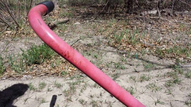 警察在溪邊找到一具屍體卻一直傻傻找不到線索，結果這名網友的爸爸用最驚人的第六感打臉破案！