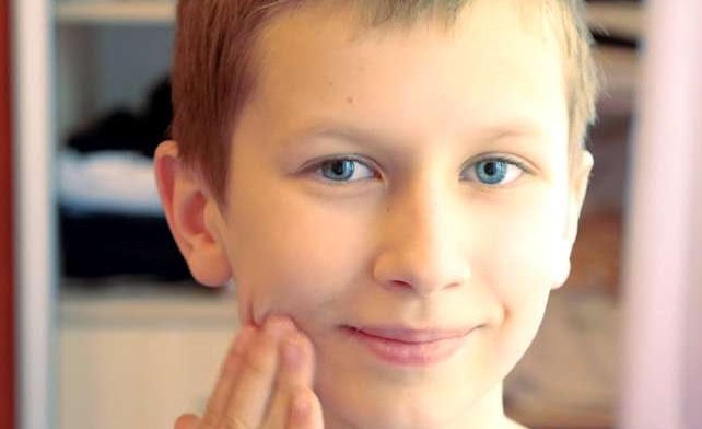 11招你完全沒想到過的「凡士林超實用妙招」，原來把紙插在裡頭會得到這麼棒的效果！