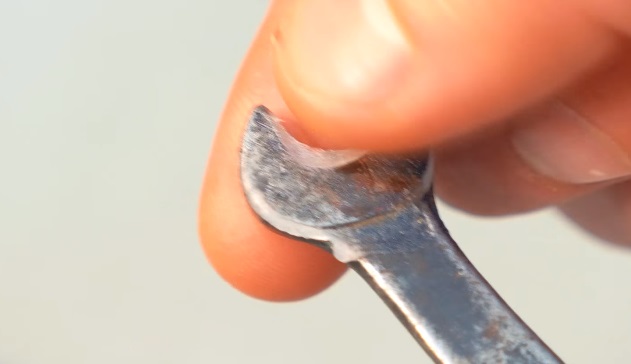 11招你完全沒想到過的「凡士林超實用妙招」，原來把紙插在裡頭會得到這麼棒的效果！