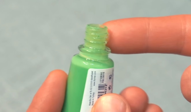 11招你完全沒想到過的「凡士林超實用妙招」，原來把紙插在裡頭會得到這麼棒的效果！