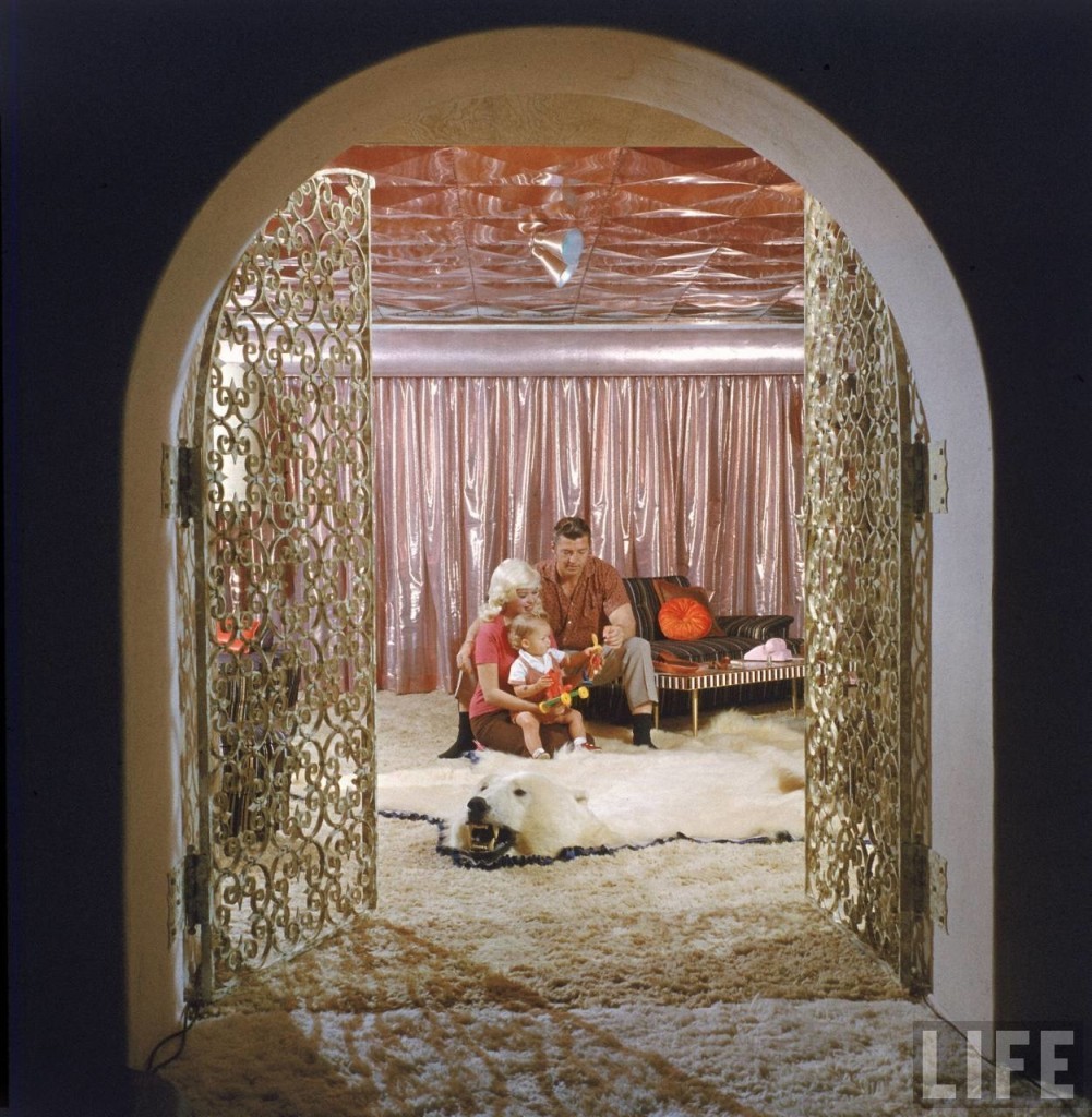 60年代這間「芭比娃娃豪宅」當時造成了轟動，因為看到裡面的「超瘋狂公主浴室」你也會喘不過氣...