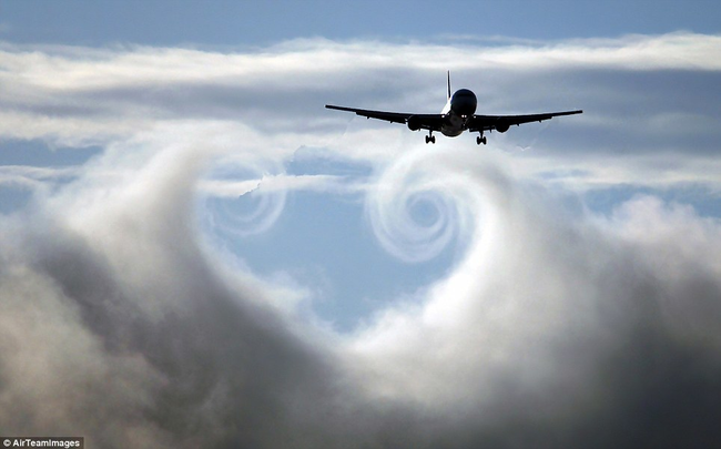5. 人類有時候會製造雲體，卻沒有意識到。<BR><BR>高空的軍用飛機和低空的商業飛機都會造成雲層幹擾，造成雲體。<BR><BR>雖然它們並不是「真的」雲體，但真的很酷啦！