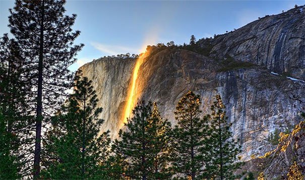 15. 馬尾瀑布(Horsetail Falls)：在二月的特定時間，加州優勝美地國家公園(Yosemite National Park)瀑布的水就會像是岩漿一樣壯觀。<!-- 電腦板-文章內插廣告-336X280 -->
<br><br>
<div align=