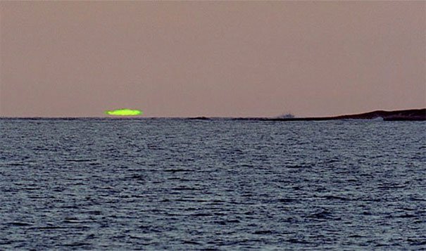 17. 綠色閃電：在日落的開始或是結束時，巧合的狀況會造成這樣的現象。<BR><BR>