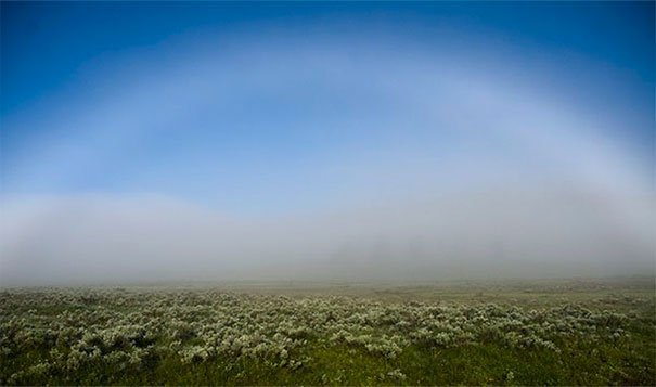 3. 白色的彩虹：這是拱型的霧的模樣。<BR><BR>