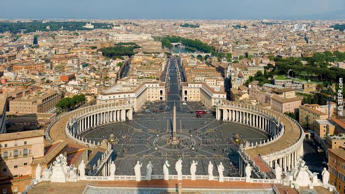 18) 梵蒂岡和意大利 – 聖彼得廣場的入口就是這兩