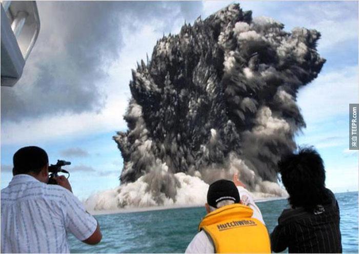 5）海底火山噴發洪阿湯加，2009（湯加島附近）