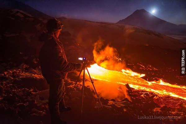 他們的照片讓你看到火山裡面到底長得什麼樣子。<BR><BR>