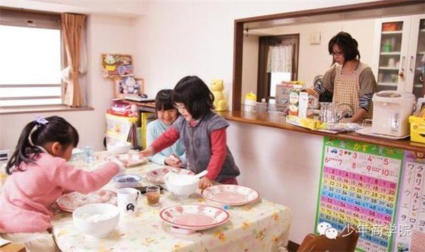 為什麼日本媽媽不用別人幫忙帶小孩，還能擁有個人生活？原來她們都這樣過…