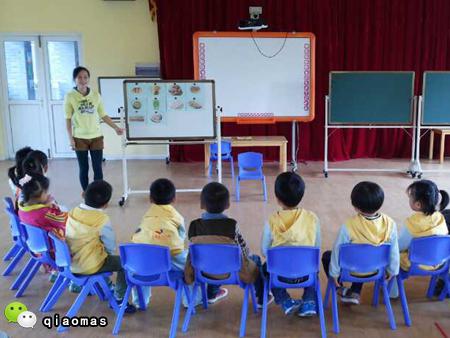 爸爸故意把「4歲孩子」丟在超市！結果孩子的反應竟然是這樣...父母都震驚了！