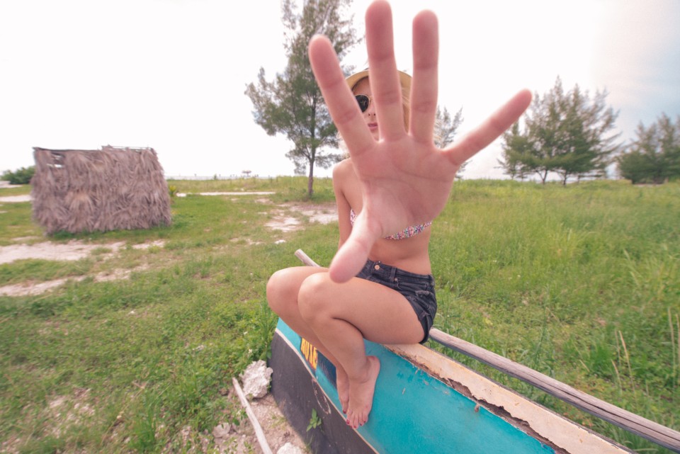 boss-fight-free-high-quality-stock-images-photos-photography-woman-hand-bench-960x641