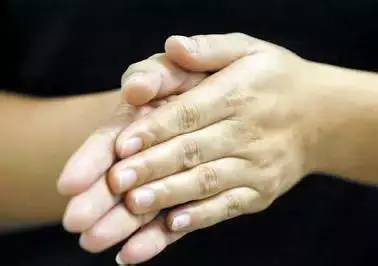 手指這樣搓、這樣弄、每天堅持一分鐘，就能生龍活虎活到100歲！