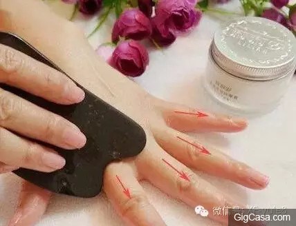 刮刮手指就可改善 :心慌、脾胃不好、脫髮、便秘、暈車、偏頭痛…超有效!必學!