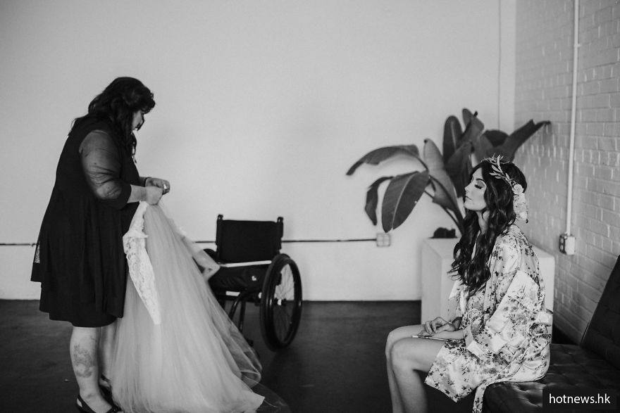 8年前她發生意外「脖子以下全身癱瘓」只能坐輪椅，8年後她在自己的婚禮上挑戰「最不可能出現的生命奇蹟」...