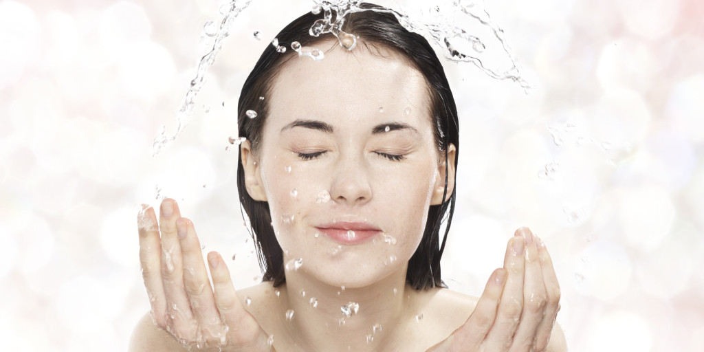 10 Ways to Keep Skin Looking Youthful Wash