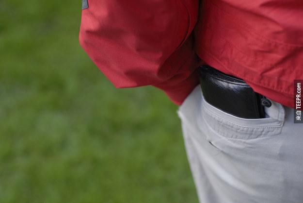 不要把錢包放在褲子的後口袋