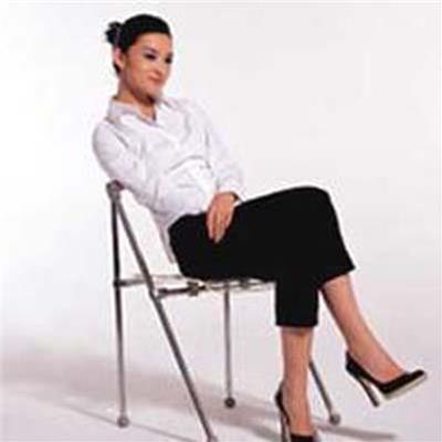 她每天都做這件事,12年之後竟然變成駝背,靜脈曲張,下體經常濕濕一片的黃臉婆!太可怕了!99.99%的女人都有這樣的壞習