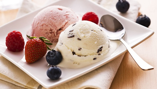 胃痛-冰淇淋
