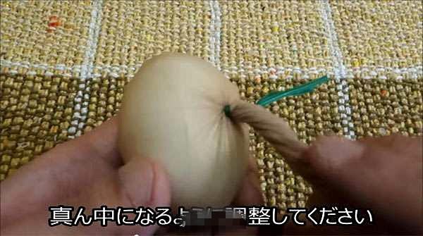 讓蛋白和蛋黃互換位置的小竅門，這樣煮出來的雞蛋讓人眼前一亮！