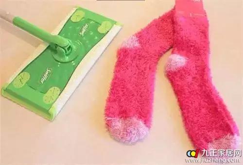 一女子把襪子剪開一半做這個，你絕對想不到!