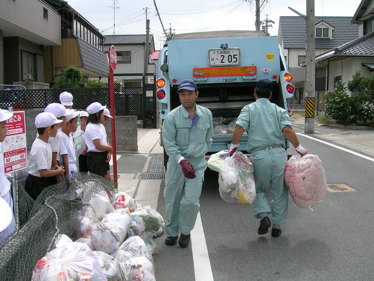 日本街道為什麼沒有垃圾桶？原來背後有這「五大原因」在外需丟垃圾時他們會這樣做...