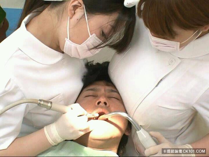 牙醫幫病患處裡「大到能包覆牙齒的牙結石」…整塊碎裂畫麵讓人直呼：太舒爽！